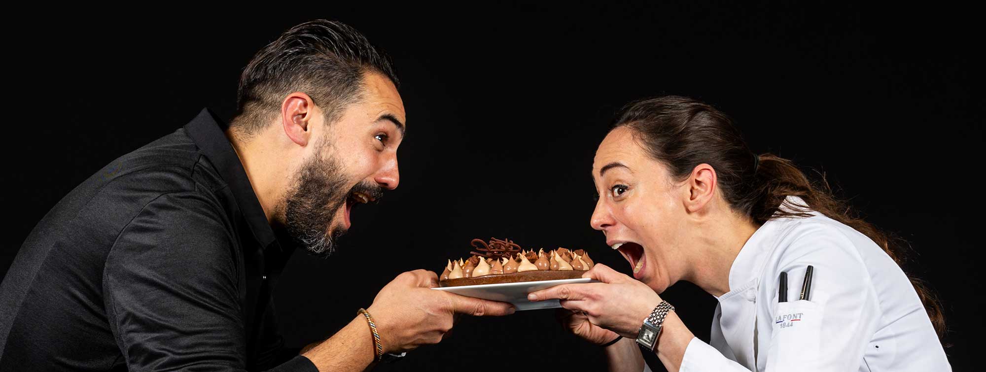 Jeffrey Cagnes et Nina Métayer avec leur pâtisserie réalisée sur le Pastry Show.