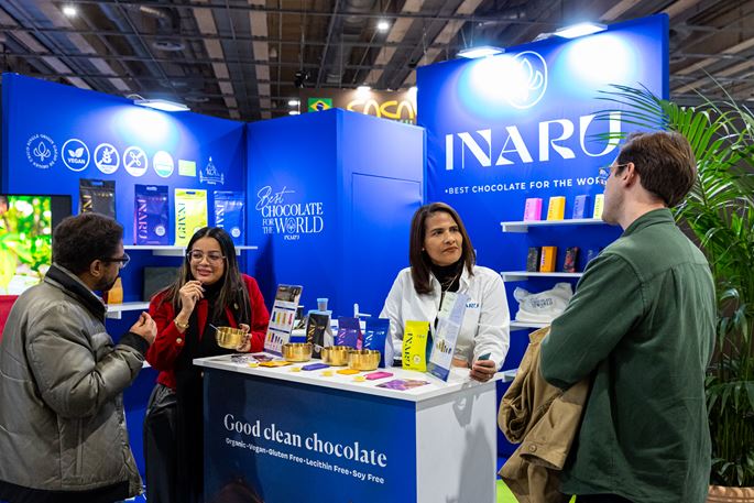 Discussion autour d'un stand professionnel sur le Village BtoB - stand Inaru