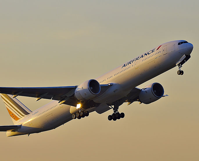 Photo of a plane in flight.