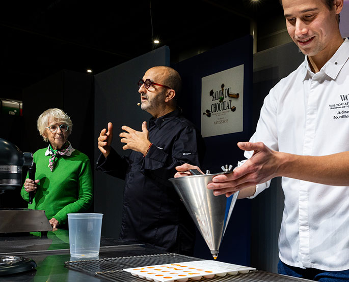 Démonstration d'une recette en live du chef Eddie Benghanem, au côtés de Mercotte. 