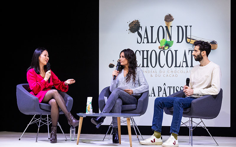 Conférence en cours sur la sècne du Cacao Show avec  intervenants. 