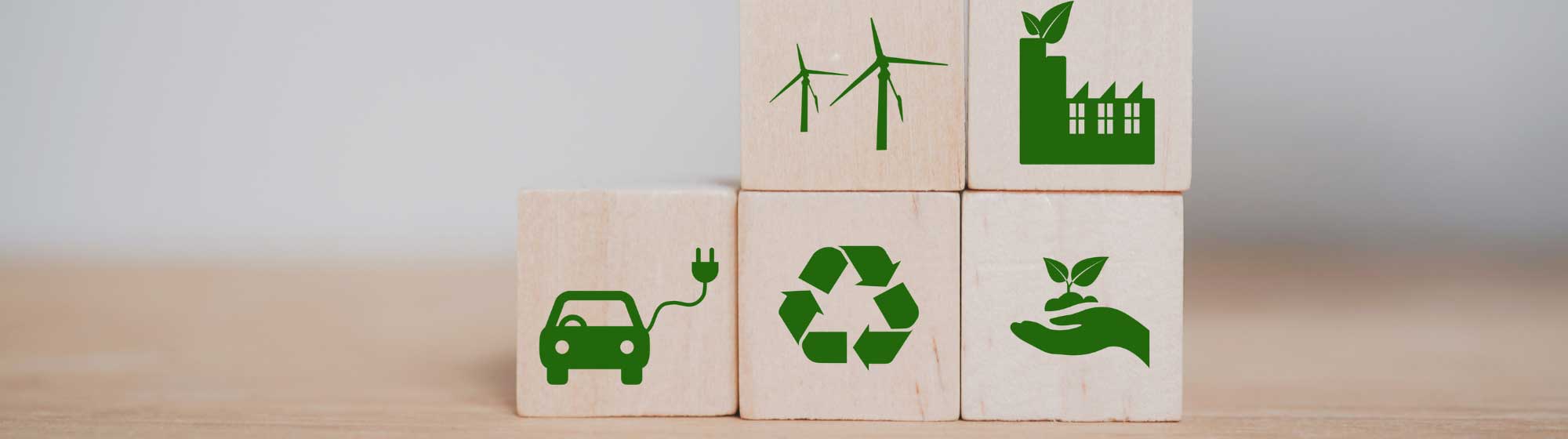 4R displayed on wooden cubes