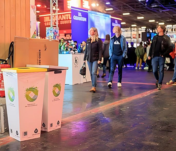 Image of selective sorting bins at a trade fair